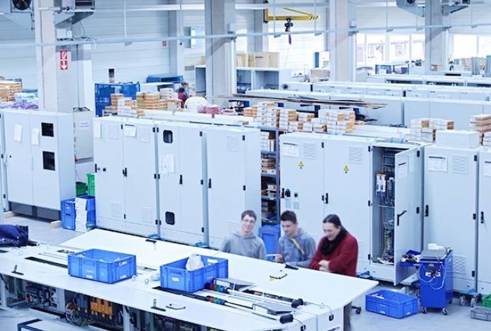 Produktion & Serienfertigung – SCHALTSCHRANKBAU.PL